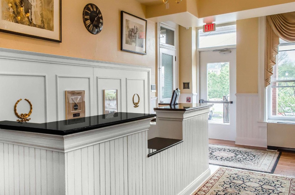 1 King Bed, Suite, Nonsmoking